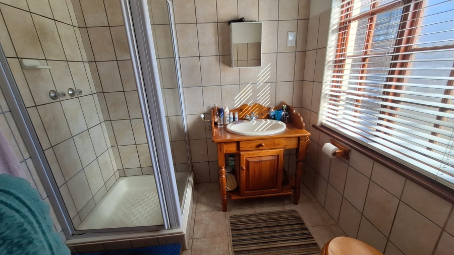 5 Bedroom Property for Sale in Stilbaai Wes Western Cape